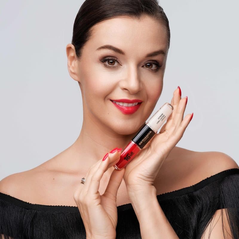 16H Lip Colour długotrwała pomadka i błyszczyk do ust odcień 23 Mocha Brown