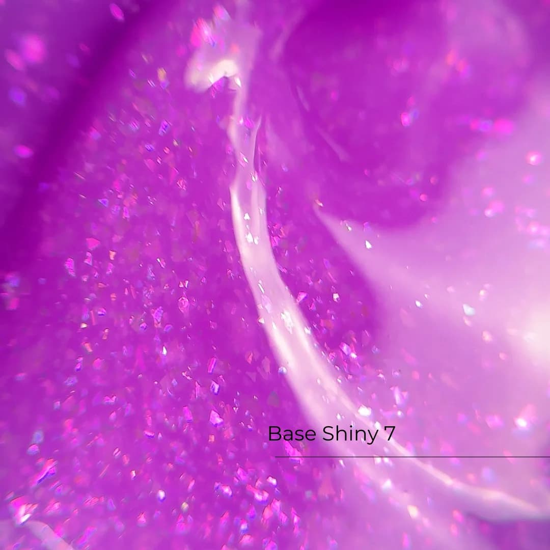 Base Shiny nr 7 — baza hybrydowa z płatkami juki
