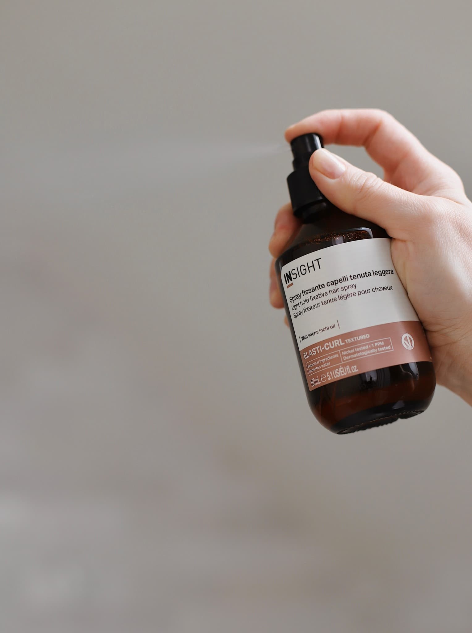 Lekko utrwalający spray do stylizacji włosów kręconych INSIGHT ELASTI-CURL