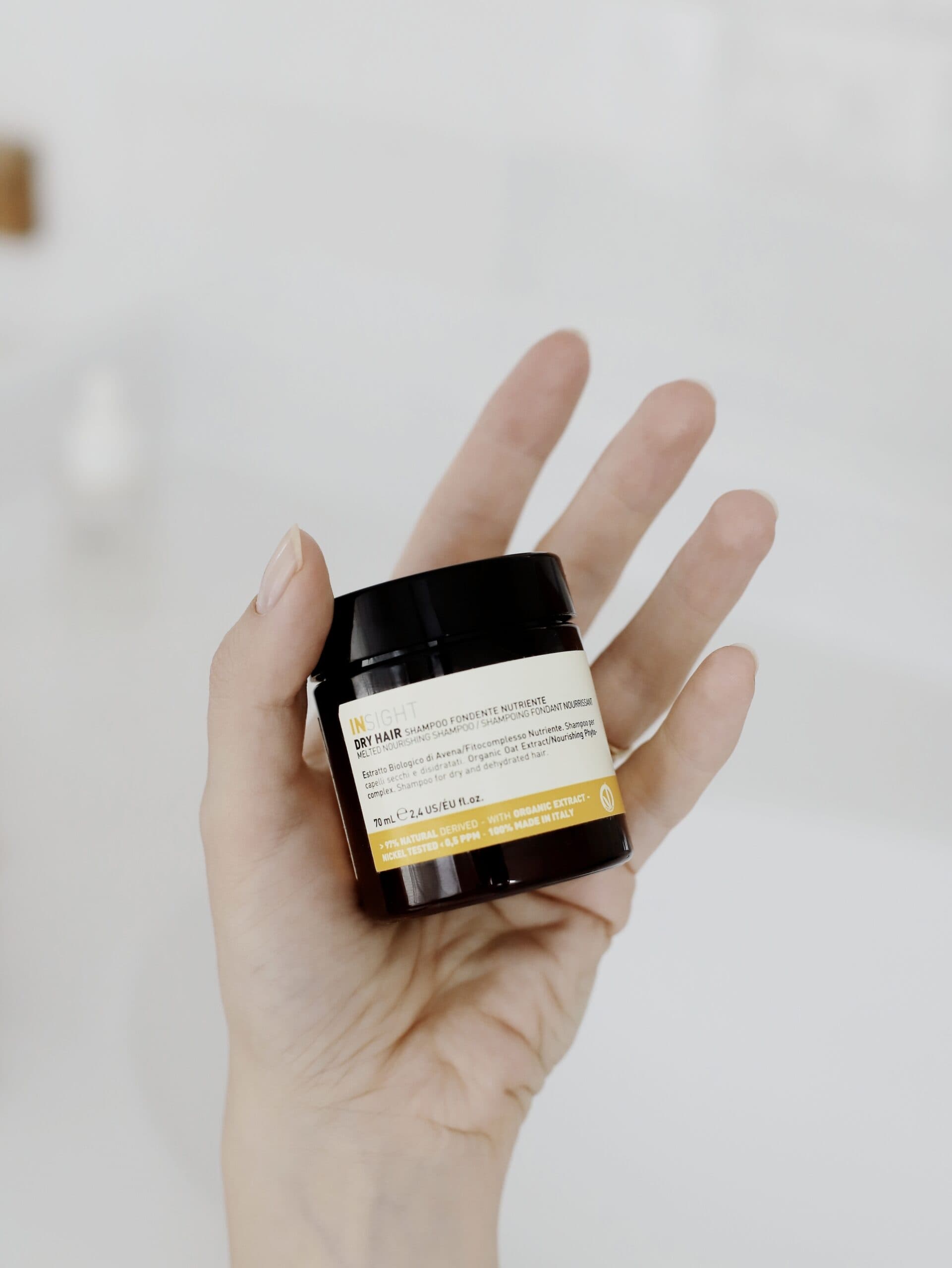 Skoncentrowany szampon o stałej konsystencji do suchych włosów INSIGHT Dry Hair