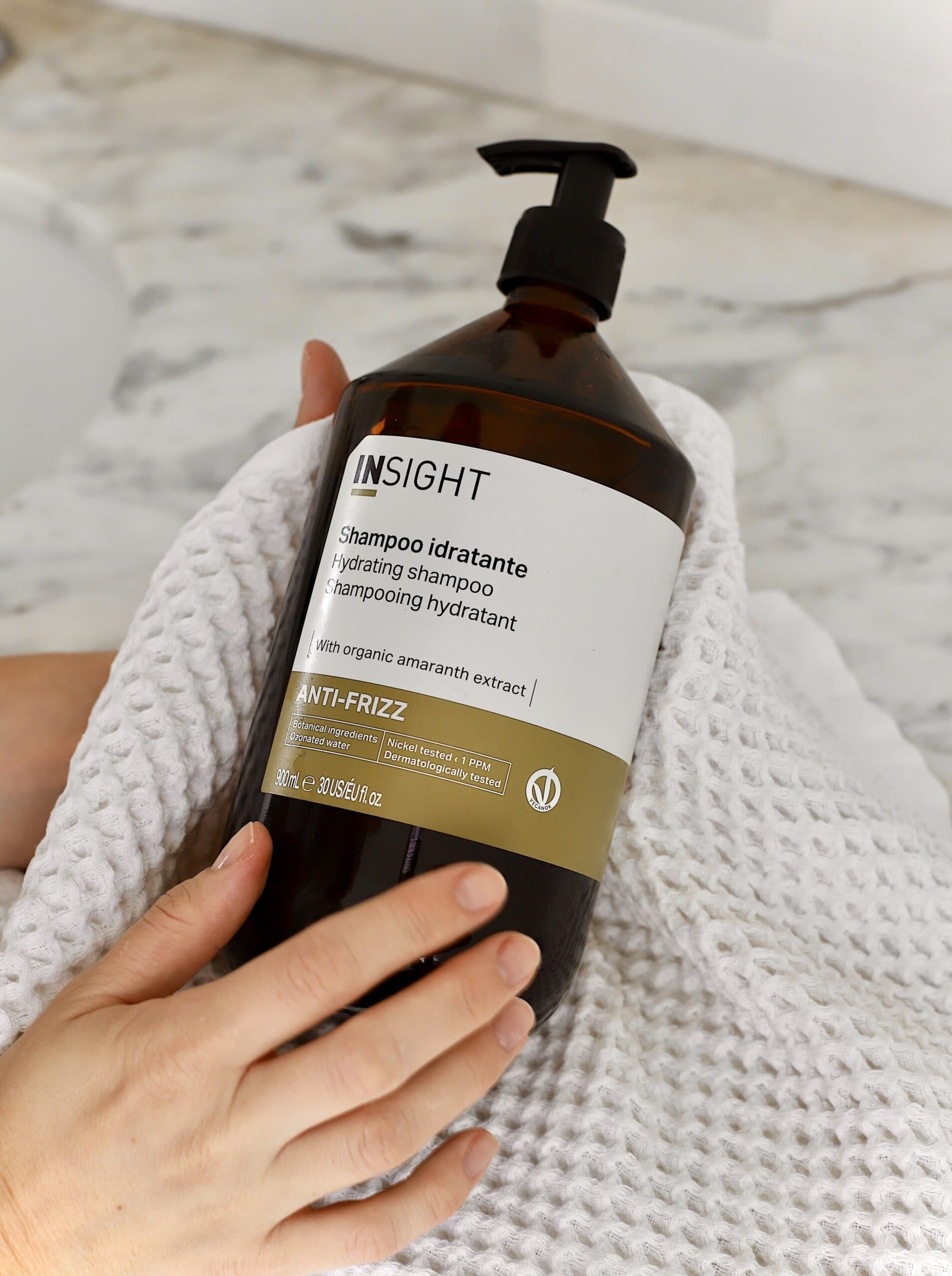 Szampon zapobiegający puszeniu się włosów Anti-frizz INSIGHT