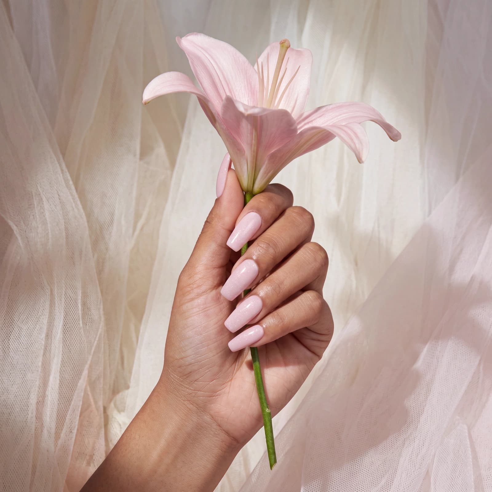Lakier hybrydowy Kabos Gelike 022 Twinkle Pink z brokatem