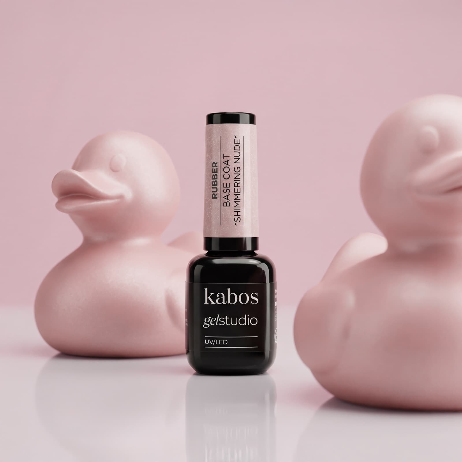 Kolorowa baza hybrydowa Kabos Gelstudio Rubber Base Coat Shimmering Nude z brokatem