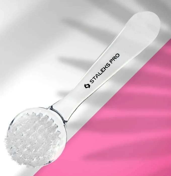 Staleks Expert 01 Manicure pędzelek do usuwania pyłu (z osłonką) (DBE-01)