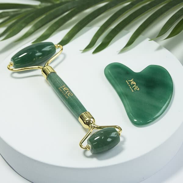 Zestaw roller + kamień Gua Sha - zielony Jadeit YEYE Made in Nature