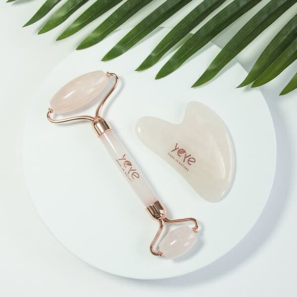 Zestaw roller + kamień Gua Sha - różowy kwarc YEYE Made in Nature