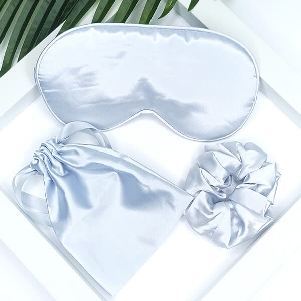 Satynowy komplet do spania opaska, gumka i woreczek YEYE Made in Nature (baby blue)